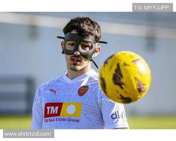 瓦伦西亚宣布签下新中卫,球队后防稳定性提升